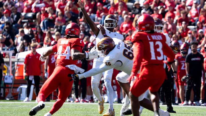 Arizona State Sun Devils wide receiver Jake Smith (8) throws a pass in the third quarter of the College Football game against the Cincinnati Bearcats at Nippert Stadium in Cincinnati on Saturday, Oct. 19, 2024.