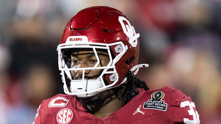 Dec 19, 2025; Norman, OK, USA; Oklahoma Sooners defensive lineman R Mason Thomas (32) against the Alabama Crimson Tide during the CFP National Playoff First Round at Gaylord Family Oklahoma Memorial Stadium. Mandatory Credit: Mark J. Rebilas-Imagn Images