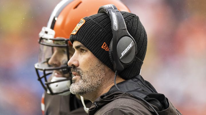 Nov 21, 2021; Cleveland, Ohio, USA; Cleveland Browns head coach Kevin Stefanski talks with quarterback Baker Mayfield (6) during the first quarter against the Detroit Lions at FirstEnergy Stadium. Mandatory Credit: Scott Galvin-Imagn Images