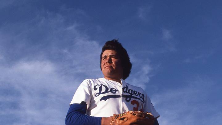 Fernando Valenzuela, de los Dodgers de Los Ángeles, en la primera sesión fotográfica que le hizo Sports lllustrated Fernando Valenzuela, de los Dodgers de Los Ángeles, en la primera sesión fotográfica que le hizo Sports lllustrated