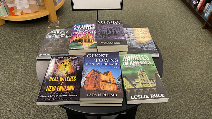 Spooky season books displayed at Barnes & Noble. Photographed by Kimberley Spinney