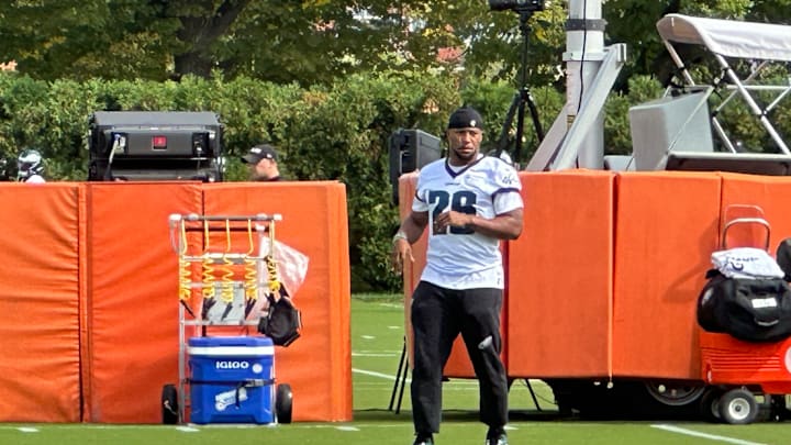 Eagles RB Saquon Barkley at practice during Week 3