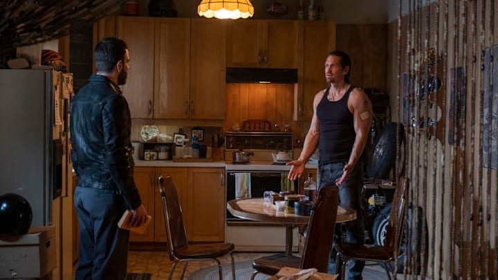 BRILLIANT MINDS -- "The Lost Biker" Episode 103 -- Pictured: (l-r) Zachary Quinto as Dr. Oliver Wolf, Steve Howey as Wyatt James -- (Photo by: Rafy/NBC)