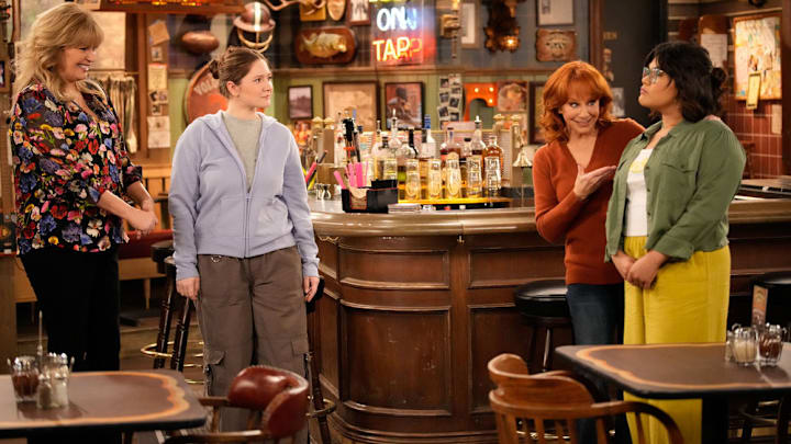 HAPPY'S PLACE -- "The Macallister Girls" Episode 110 -- Pictured: (l-r) Melissa Peterman as Gabby, Emma Kenney as Gracie, Reba McEntire as Bobbie, Belissa Escobedo as Isabella