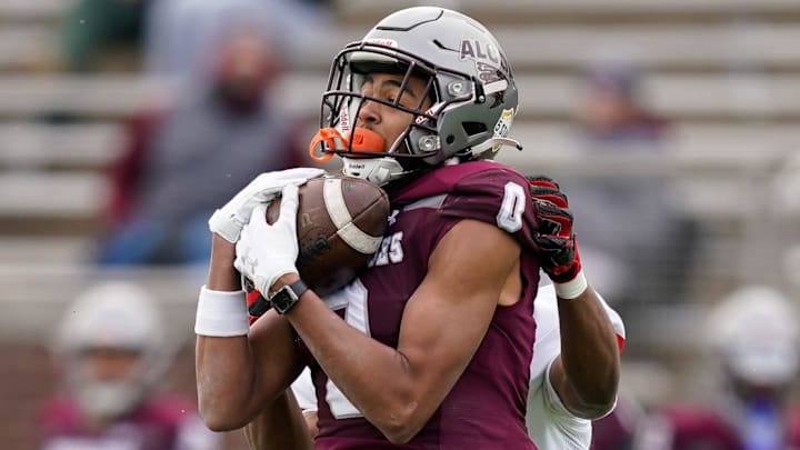 Alcoa's Jamir Dean (0) receives a pass against Pearl-Cohn during the second quarter of the Class 4A championship at Finley Stadium in Chattanooga, Tenn., Saturday, Dec. 6, 2025.