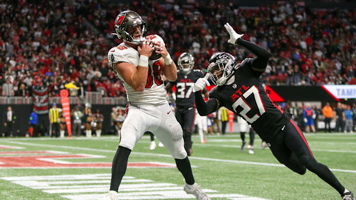 Dec 10, 2023; Atlanta, Georgia, USA; Tampa Bay Buccaneers tight end Cade Otton (88) catches