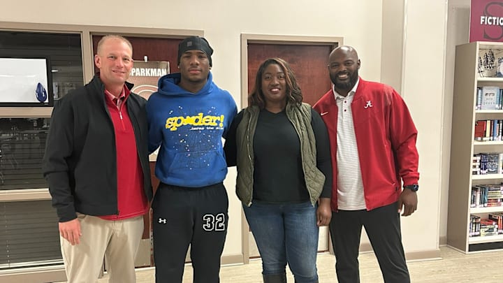 Kalen DeBoer and Freddie Roach alongside 2026 EDGE Jamarion Matthews. Kalen DeBoer and Freddie Roach alongside 2026 EDGE Jamarion Matthews.