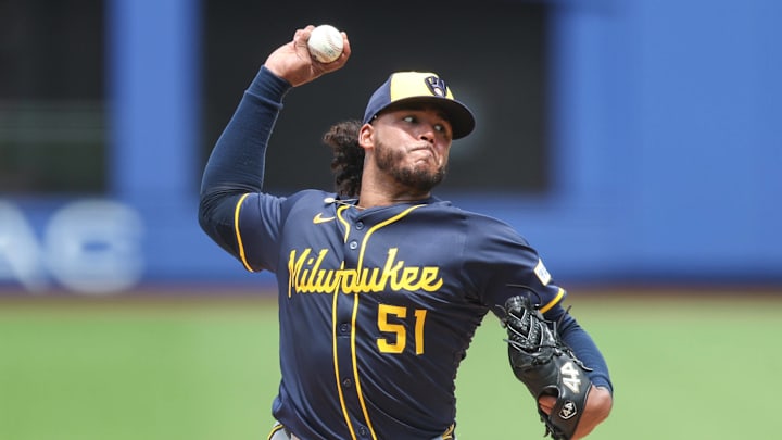 Freddy Peralta puede ser un  objetivo para los Yankees si está disponible en la agencia libre