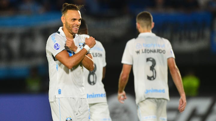 Dinamarquês saiu do banco e guardou