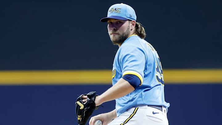 Milwaukee podrían considerar enviar a Corbin Burnes a los Yankees
