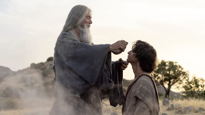 Samuel (Stephen Lang) and David (Michael Iskander) in HOUSE OF DAVID S1 Photo Credit: Nikos Nikolopoulos/Prime © Amazon Content Services LLC