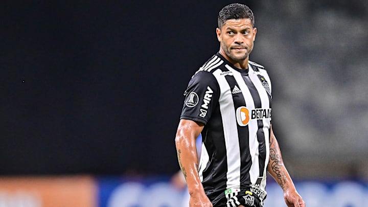 Hulk perdeu pênalti, mas se redimiu no clássico mineiro