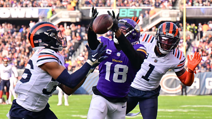 Justin Jefferson goes for the ball againt safety Jonathan Owens and cornerback Jaylon Johnson last year at Soldier Field.