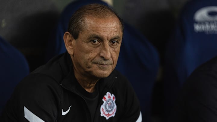 Ramón Díaz tenta salvar Timão do rebaixamento Ramón Díaz tenta salvar Timão do rebaixamento