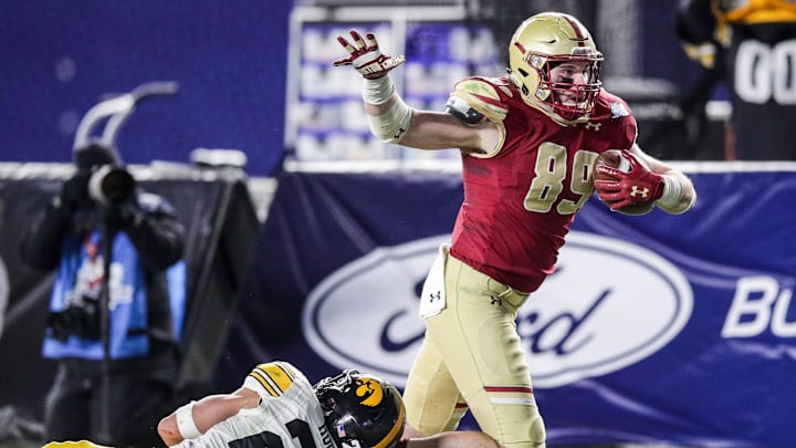 Dec 27, 2017; Bronx, NY, USA; Boston College Eagles tight end Tommy Sweeney (89) runs after the catch as Iowa Hawkeyes defensive back Amani Hooker (27) pursues during the second half of the 2017 Pinstripe Bowl at Yankee Stadium. Mandatory Credit: Vincent Carchietta-Imagn Images Dec 27, 2017; Bronx, NY, USA; Boston College Eagles tight end Tommy Sweeney (89) runs after the catch as Iowa Hawkeyes defensive back Amani Hooker (27) pursues during the second half of the 2017 Pinstripe Bowl at Yankee Stadium. Mandatory Credit: Vincent Carchietta-Imagn Images