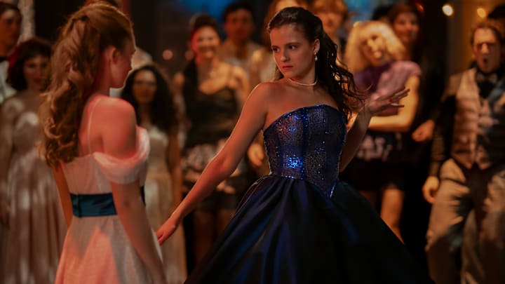 (L-R) India Fowler as Lori Granger and Fina Strazza as Tiffany Falconer in Fear Street: Prom Queen