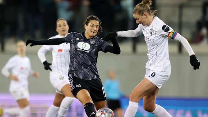 Dzsenifer Marozsán (links)