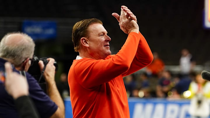 Mar 23, 2024; Omaha, NE, USA; Illinois Fighting Illini head coach Brad Underwood gestures after the game against the Duquesne Dukes of the second round of the 2024 NCAA Tournament at CHI Health Center Omaha. Mandatory Credit: Dylan Widger-Imagn Images Mar 23, 2024; Omaha, NE, USA; Illinois Fighting Illini head coach Brad Underwood gestures after the game against the Duquesne Dukes of the second round of the 2024 NCAA Tournament at CHI Health Center Omaha. Mandatory Credit: Dylan Widger-Imagn Images