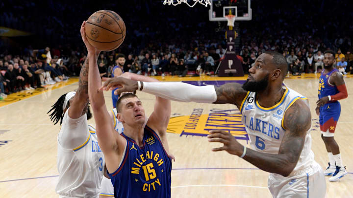 LeBron James y los Lakers derrotaron a Nuggets
