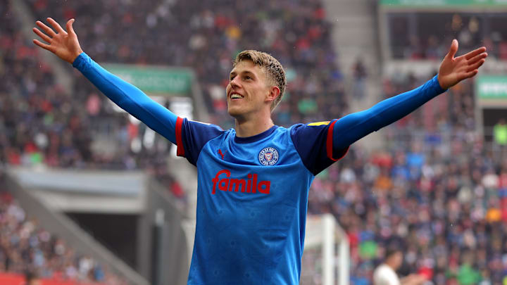 Alexander Bernhardsson im Kiel-Trikot. In der kommenden Saison könnte er das Dress von Borussia Mönchengladbach tragen