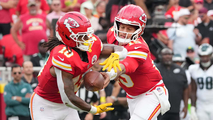 Sep 14, 2025; Kansas City, Missouri, USA; Kansas City Chiefs quarterback Patrick Mahomes (15) hands off to running back Isiah Pacheco (10) against the Philadelphia Eagles during the game at GEHA Field at Arrowhead Stadium. Mandatory Credit: Denny Medley-Imagn Images