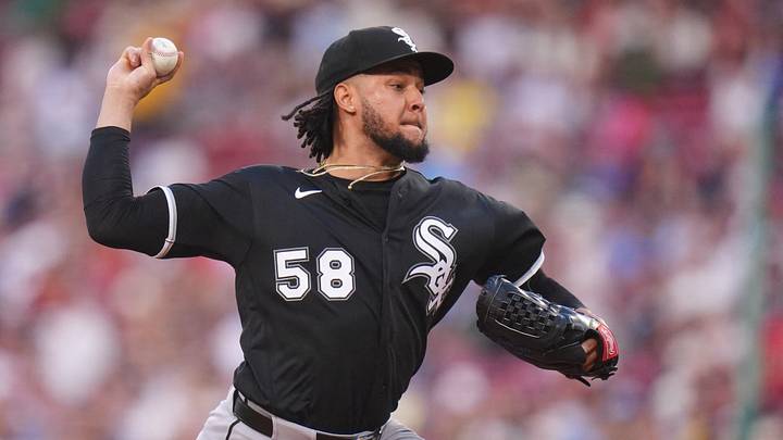 Aug 6, 2026; Boston, Massachusetts, USA; Chicago White Sox pitcher Luis Castillo (58) throws a pitch against the Boston Red Sox in the first inning at Fenway Park. Mandatory Credit: David Butler II-Imagn Images Aug 6, 2026; Boston, Massachusetts, USA; Chicago White Sox pitcher Luis Castillo (58) throws a pitch against the Boston Red Sox in the first inning at Fenway Park. Mandatory Credit: David Butler II-Imagn Images