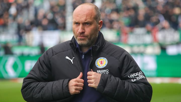 Daniel Scherning an der Seitenlinie. Fortan wird er Eintracht Braunschweig nicht mehr trainieren.