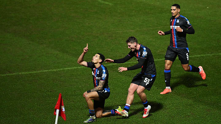 O colombiano Daniel Muñoz marcou um dos gols da classificação do Palace