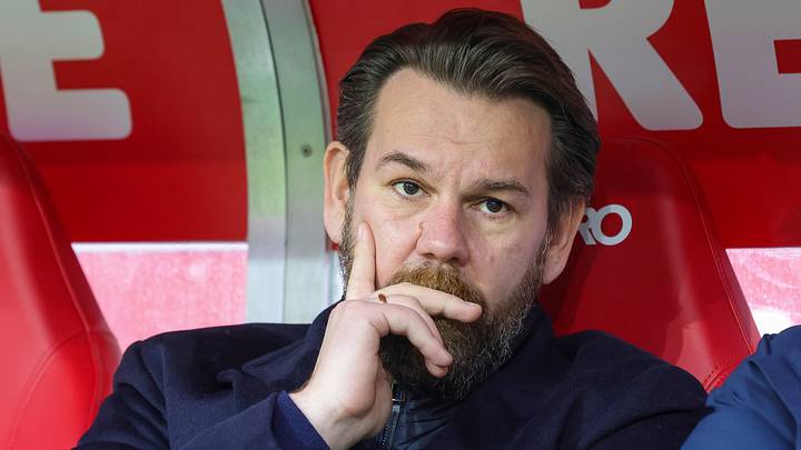 Muss nach dem Verletzungs-Schock im Sturmzentrum dringend umdenken: FC-Sportchef Thomas Kessler Muss nach dem Verletzungs-Schock im Sturmzentrum dringend umdenken: FC-Sportchef Thomas Kessler