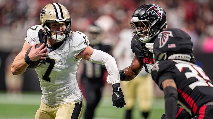 Jan 4, 2026; Atlanta, Georgia, USA; New Orleans Saints quarterback Taysom Hill (7) runs against Atlanta Falcons linebacker Divine Deablo (0) and cornerback C.J. Henderson (39) during the second half at Mercedes-Benz Stadium. Mandatory Credit: Dale Zanine-Imagn Images Jan 4, 2026; Atlanta, Georgia, USA; New Orleans Saints quarterback Taysom Hill (7) runs against Atlanta Falcons linebacker Divine Deablo (0) and cornerback C.J. Henderson (39) during the second half at Mercedes-Benz Stadium. Mandatory Credit: Dale Zanine-Imagn Images