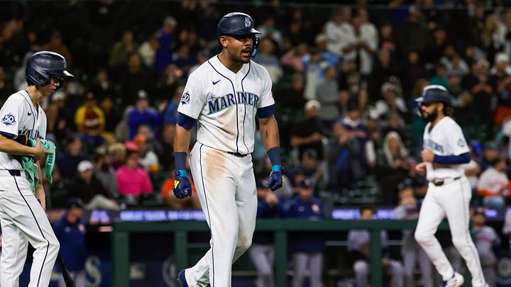 Sep 23, 2026; Seattle, Washington, USA; Seattle Mariners center fielder Julio Rodríguez (44) reacts after drawing an RBI-walk against the Houston Astros during the tenth inning at T-Mobile Park. Mandatory Credit: Joe Nicholson-Imagn Images Sep 23, 2026; Seattle, Washington, USA; Seattle Mariners center fielder Julio Rodríguez (44) reacts after drawing an RBI-walk against the Houston Astros during the tenth inning at T-Mobile Park. Mandatory Credit: Joe Nicholson-Imagn Images