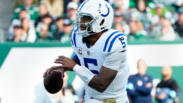 Indianapolis Colts quarterback Anthony Richardson (5) looks for an open receiver in the second quarter, Sunday, November 17, 2024, in East Rutherford.