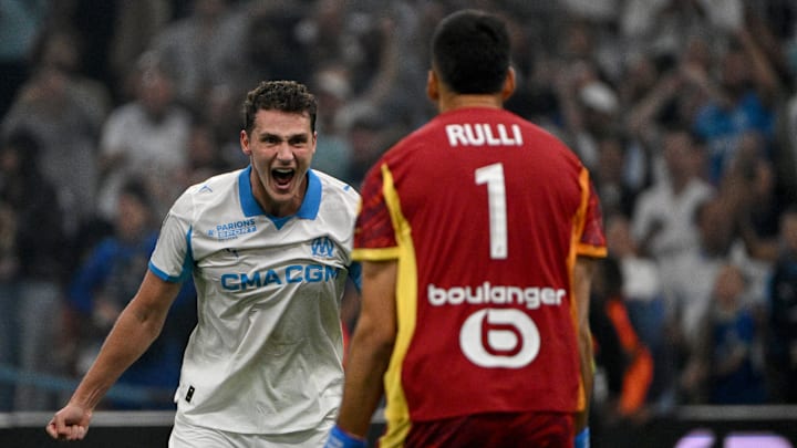 Benjamin Pavard et Geronimo Rulli avec l'OM contre le PSG