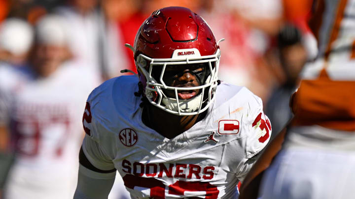 Oct 11, 2025; Dallas, Texas, USA; Oklahoma Sooners defensive lineman R Mason Thomas (32) during the game between the Texas Longhorns and the Oklahoma Sooners at the Cotton Bowl. Mandatory Credit: Jerome Miron-Imagn Images