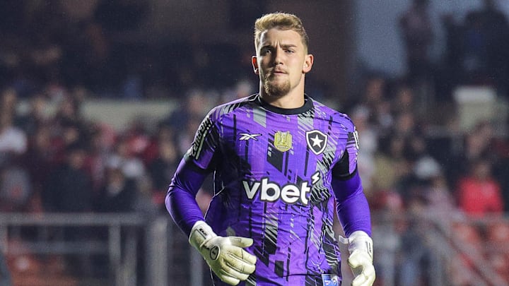 Terceiro goleiro até pouco tempo, Léo Linck ganha nova chance