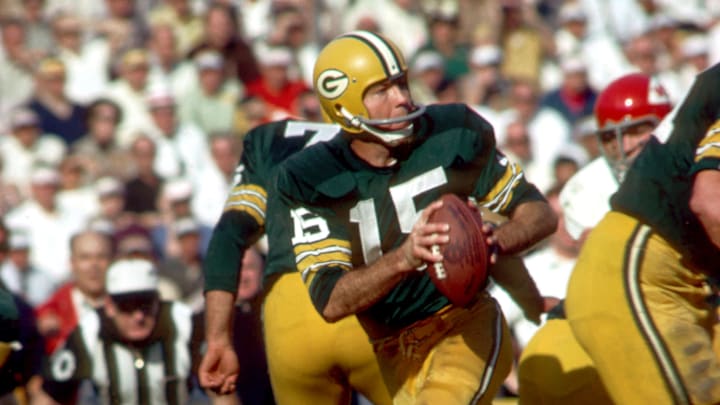 Bart Starr drops back to pass during the Packers' victory over the Chiefs in Super Bowl I.