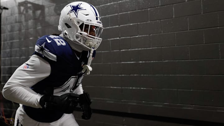 Dallas Cowboys defensive end Jadeveon Clowney runs onto the field prior to the game against the Washington Commanders.