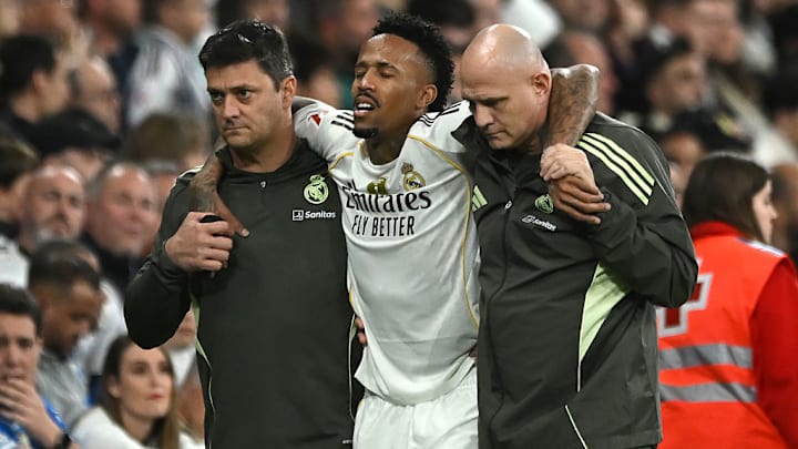 Éder Militão (center) is in for another lengthy spell on the sidelines.
