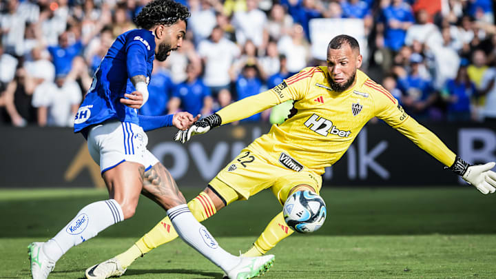 Gabigol deve começar o clássico no banco Gabigol deve começar o clássico no banco