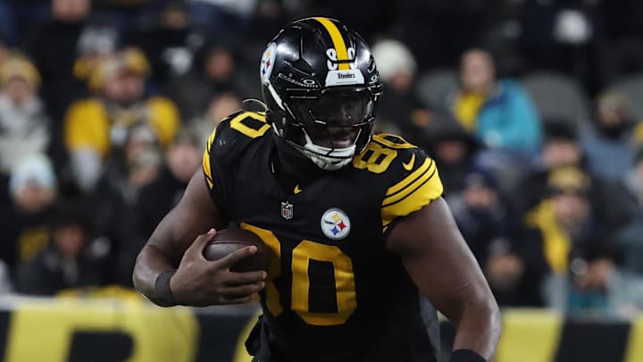 Dec 15, 2025; Pittsburgh, Pennsylvania, USA; Pittsburgh Steelers tight end Darnell Washington (80) runs with the ball in the second quarter against the Miami Dolphins at Acrisure Stadium. Mandatory Credit: Charles LeClaire-Imagn Images