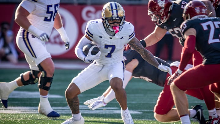 Raiden Vines-Bright looks for room to run against Washington State.