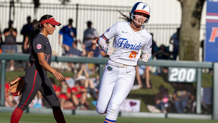 Florida outfielder Taylor Shumaker (21), rounds second after hitting a home run during an NCAA softball game against Alabama at Katie Seashole Pressly Stadium in Gainesville, FL on Friday, April 18, 2025. Florida won 12-4 in the fifth inning. [Alan Youngblood/Gainesville Sun