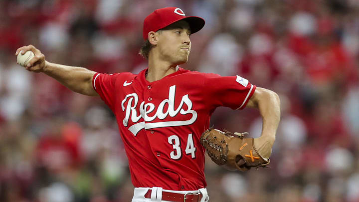 Cincinnati Reds starting pitcher Luke Weaver (34)