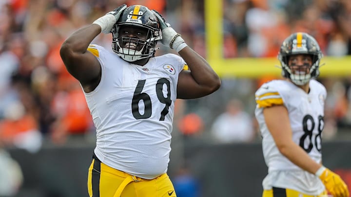 Pittsburgh Steelers guard Kevin Dotson (69)