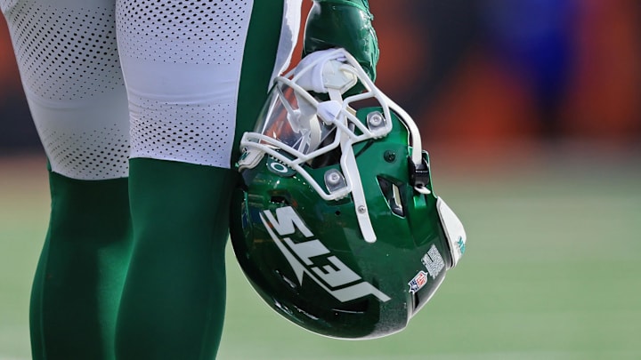 Oct 26, 2025; Cincinnati, Ohio, USA; A detailed photo of New York Jets running back Breece Hal’sl (20) helmet during the fourth quarter against the Cincinnati Bengals at Paycor Stadium. Mandatory Credit: Katie Stratman-Imagn Images