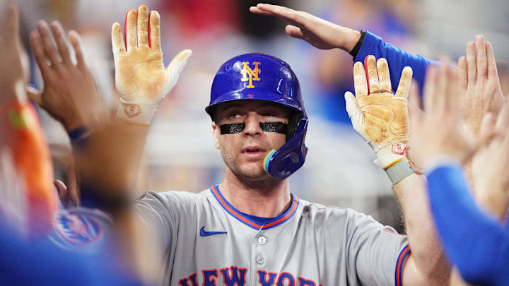 Sep 27, 2025; Miami, Florida, USA; New York Mets first baseman Pete Alonso (20) celebrates his solo home run against the Miami Marlins in the third inning at loanDepot Park. Mandatory Credit: Jim Rassol-Imagn Images Sep 27, 2025; Miami, Florida, USA; New York Mets first baseman Pete Alonso (20) celebrates his solo home run against the Miami Marlins in the third inning at loanDepot Park. Mandatory Credit: Jim Rassol-Imagn Images