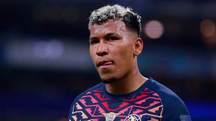 Roger Martínez se lamenta porque el América fue eliminado pese a haber sido líder de la competencia. Roger Martínez se lamenta porque el América fue eliminado pese a haber sido líder de la competencia.