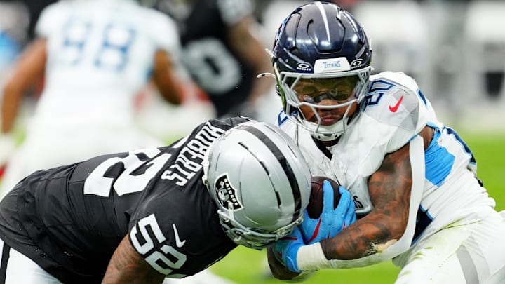 Oct 12, 2025; Paradise, Nevada, USA; Las Vegas Raiders outside linebacker Elandon Roberts (52) tackles Tennessee Titans running back Tony Pollard (20) during the first half at Allegiant Stadium. Mandatory Credit: Stephen R. Sylvanie-Imagn Images Oct 12, 2025; Paradise, Nevada, USA; Las Vegas Raiders outside linebacker Elandon Roberts (52) tackles Tennessee Titans running back Tony Pollard (20) during the first half at Allegiant Stadium. Mandatory Credit: Stephen R. Sylvanie-Imagn Images