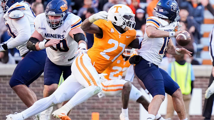 Nov 23, 2024; Knoxville, Tennessee, USA; Tennessee Volunteers defensive lineman James Pearce Jr. (27) sacks UTEP Miners quarterback JP Pickles (19) at Neyland Stadium. Mandatory Credit: Brianna Paciorka/USA TODAY Network via Imagn Images Nov 23, 2024; Knoxville, Tennessee, USA; Tennessee Volunteers defensive lineman James Pearce Jr. (27) sacks UTEP Miners quarterback JP Pickles (19) at Neyland Stadium. Mandatory Credit: Brianna Paciorka/USA TODAY Network via Imagn Images