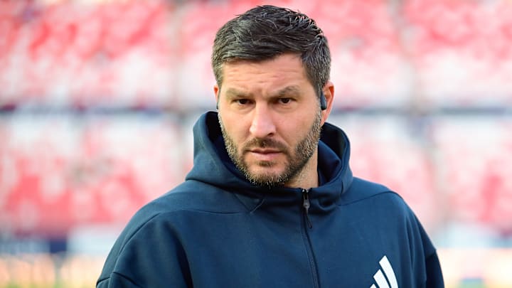 El veterano francés André-Pierre Gignac no se salvó de la tarjeta roja esta vez